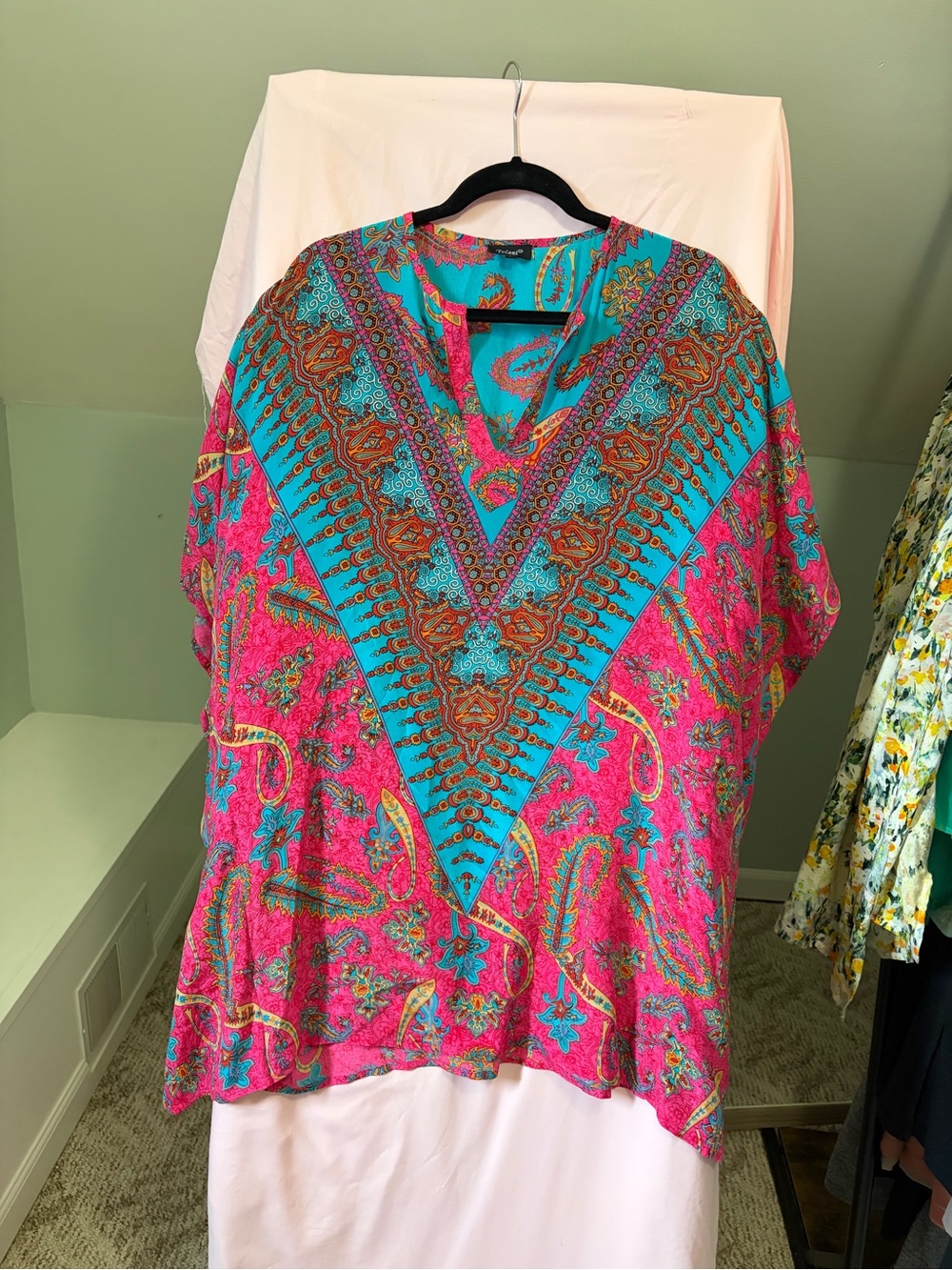 Tolani 100% Silk Vibrant Pink & Teal Paisley V-Neck Women's Top size small - Picture 1 of 7
